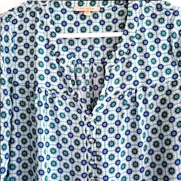 SKIES are Blue Split Neck Top - Picture 2 of 11